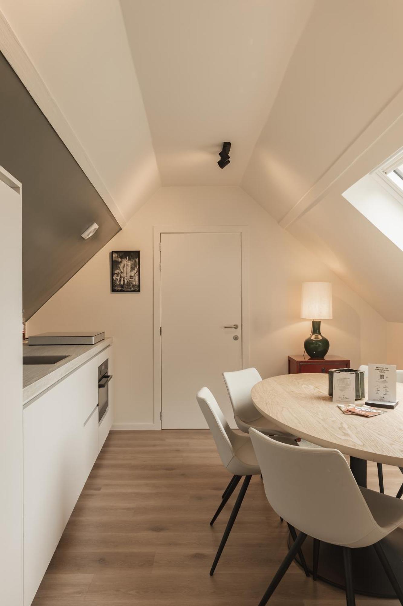 Highest Five By Romy&travis Apartment Brügge