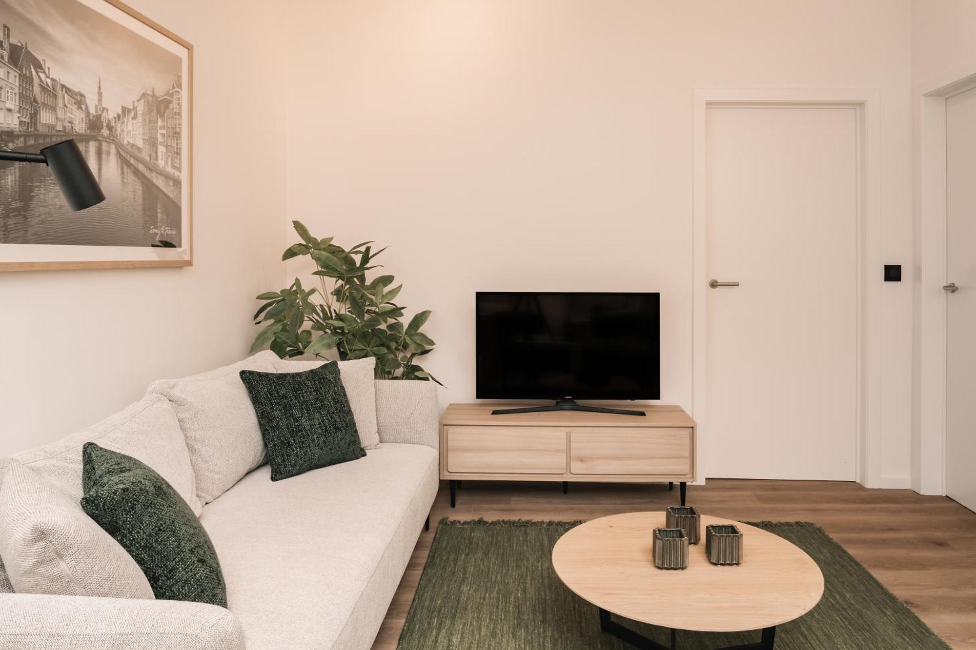 Highest Five By Romy&travis Apartment